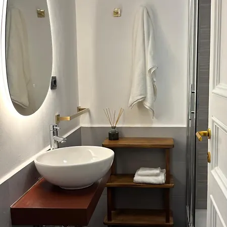 Elegant In Rome's Historic Center Apartman