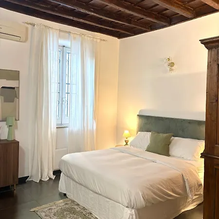 Elegant In Rome's Historic Center *
